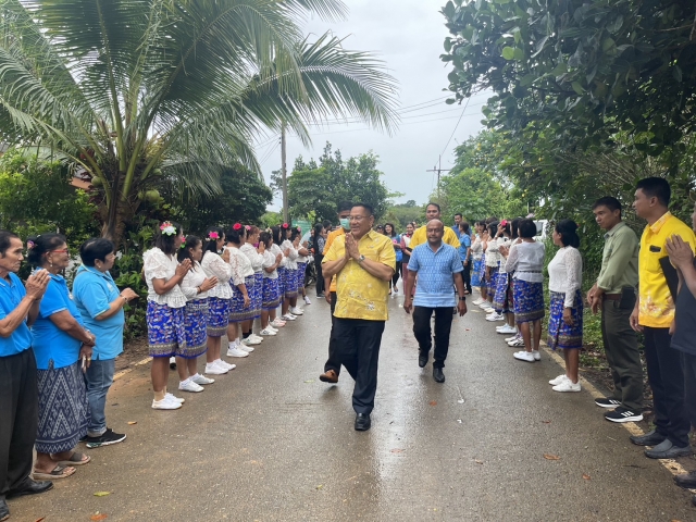 ร่วมมอบ "บ้านปันสุข พัฒนาคุณภาพชีวิตผู้ยากไร้"